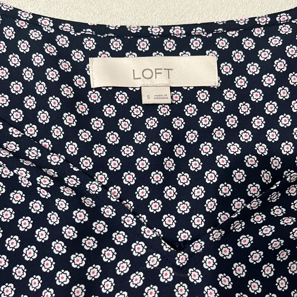 Loft Geometric Print V-Neck Sleeveless Blouse Size S Navy Pink White Fully Lined - Picture 3 of 6